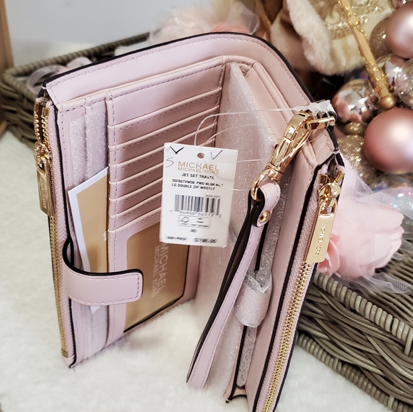 Michael Kors Vanilla pink Double Zip Wallet - Picture 1 of 3